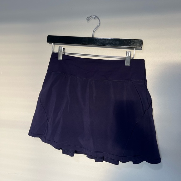 Lululemon dark purple ruffle tennis skirt circuit breaker aeon size 4 - Picture 2 of 3